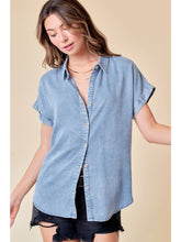 Denim Short-Sleeve Button-Up Shirt in Light Wash