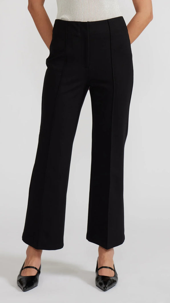 The Jensen Flare in Black